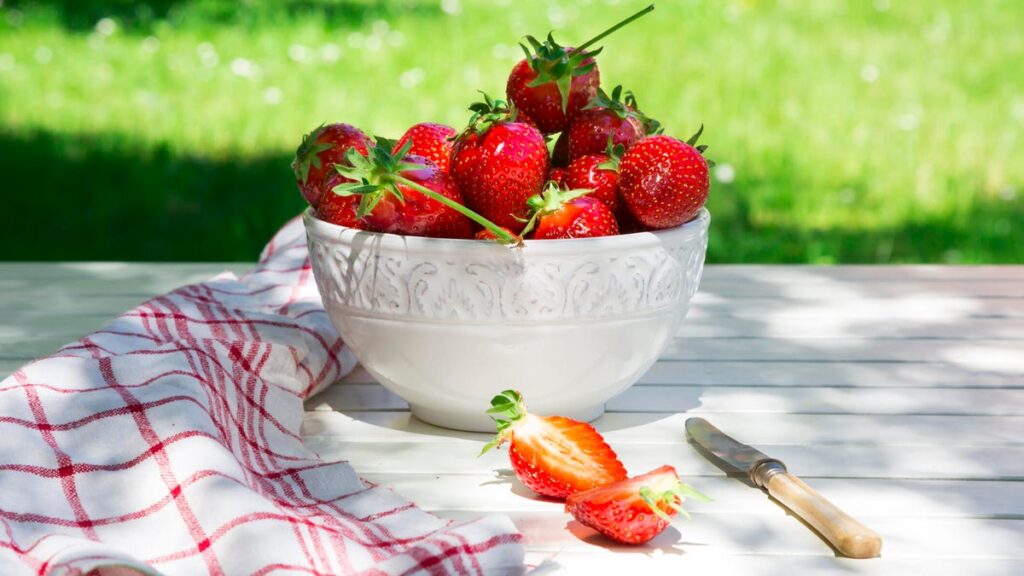 6 Foods Science Shows Are More Hydrating Than Water