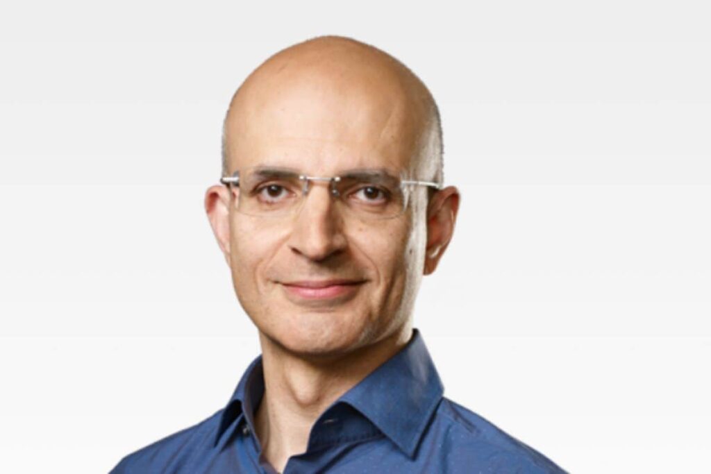 Apple Appoints Indian-Origin Sabih Khan as New COO; Jeff Williams Shifts Focus to Apple Watch