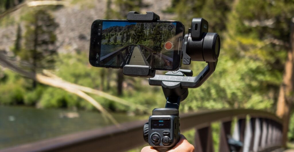 GoPro’s new gimbal works with action cams, point-and-shoots, and phones GoPro’s new gimbal works with action cams, point-and-shoots, and phones