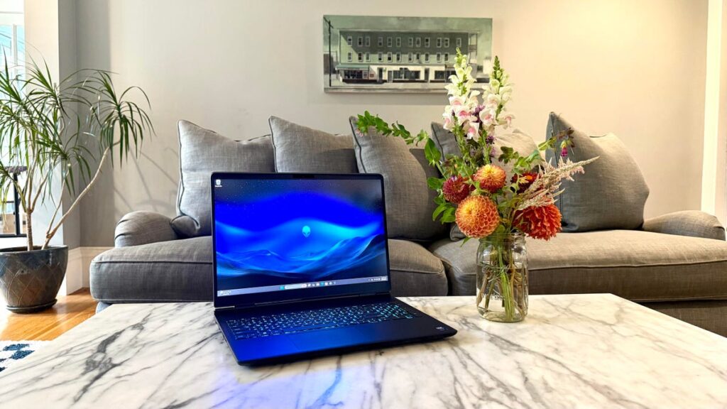 I Tested 2 Budget Alienware Gaming Laptops, and the 16X Aurora Is the One to Get