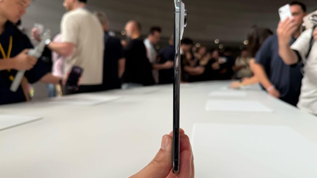 Is the iPhone Air a Klutz’s Worst Nightmare? iPhone Air in demo room