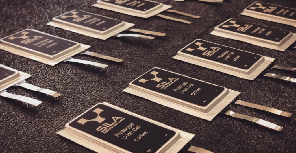 Phone batteries are getting more compact, but the US is missing out Phone batteries are getting more compact, but the US is missing out