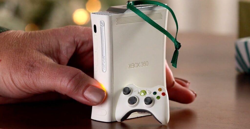 Hallmark’s glowing Xbox 360 ornament plays the Halo theme
