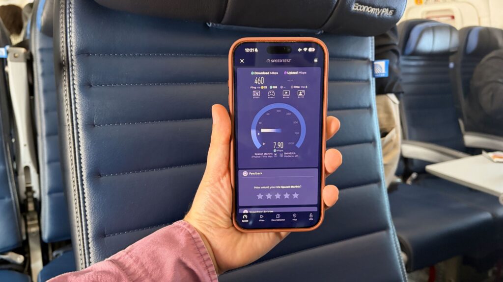 I tried United's new Starlink Wi-Fi, and it feels like the internet finally reached the sky