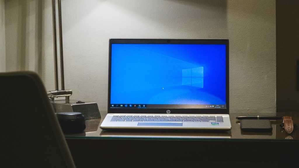 I’m sticking with Windows 10 even after it dies next week. Here’s how Windows 10 laptop on a desk in dramatic lighting