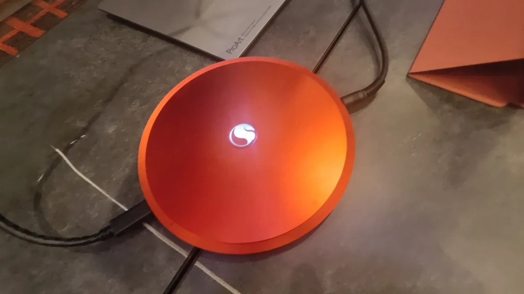 Snapdragon desktop saucer mini PC
