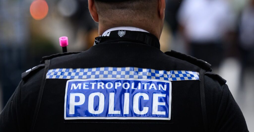 Police bust gang suspected of stealing 40,000 phones