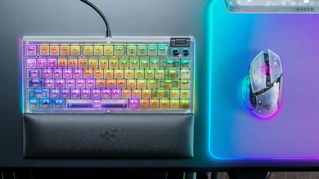 Razer Blackwidow keyboard phantom white Basilisk mouse