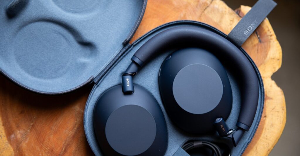 Sony brings audio sharing to its flagship noise-canceling headphones Sony brings audio sharing to its flagship noise-canceling headphones