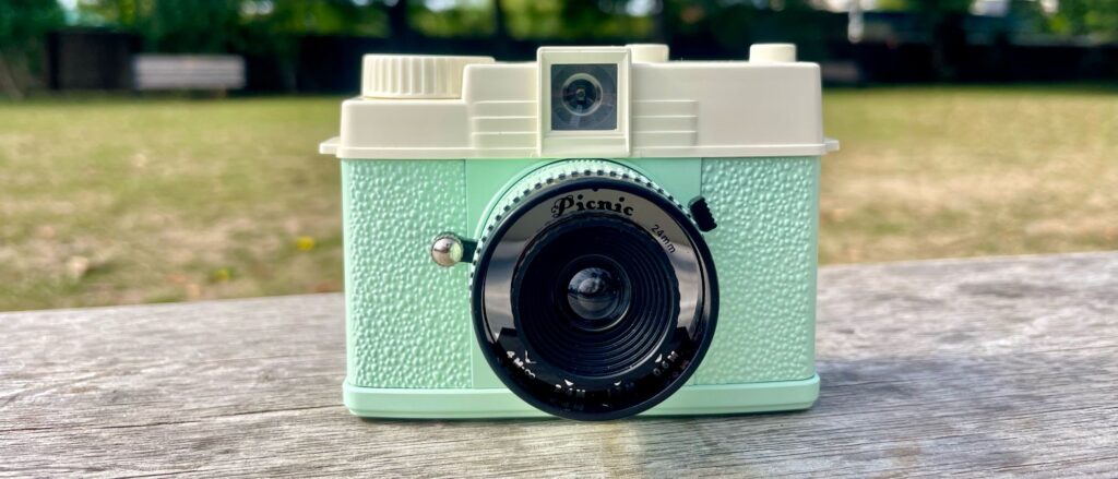 Lomography Lomourette review: a half-frame plaything for cheap film photography Lomography Lomourette review: a half-frame plaything for cheap film photography